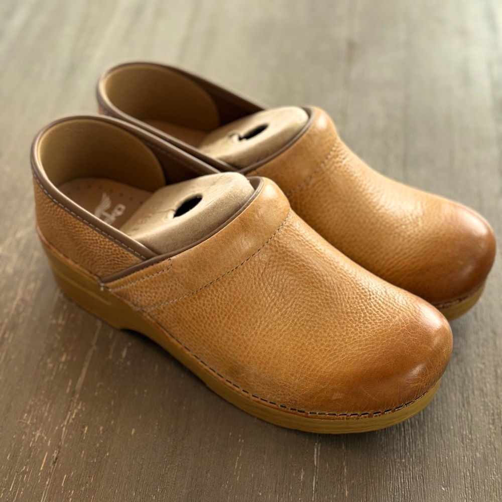 Dansko Professional Honey Distressed Clog NEW